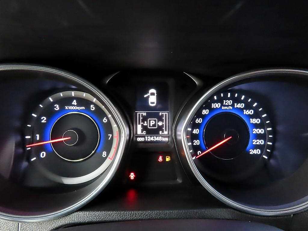 HYUNDAI Avante - Vista 8