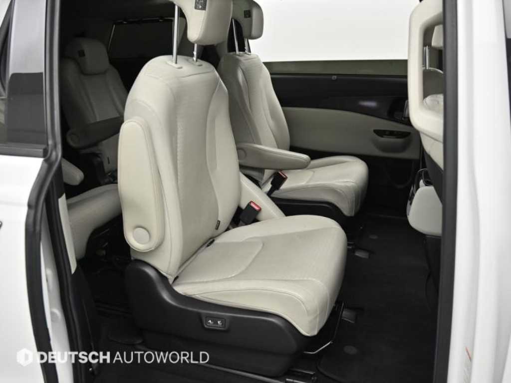 KIA Carnival - Vista 12