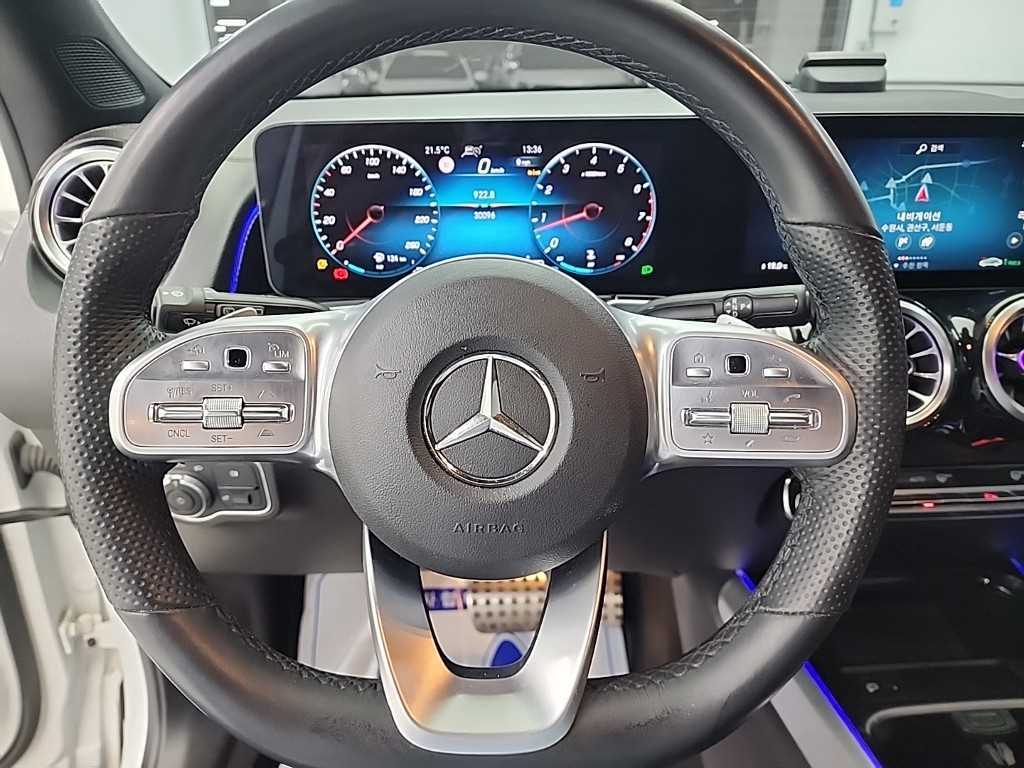 Mercedes Benz GLB Class - Vista 9