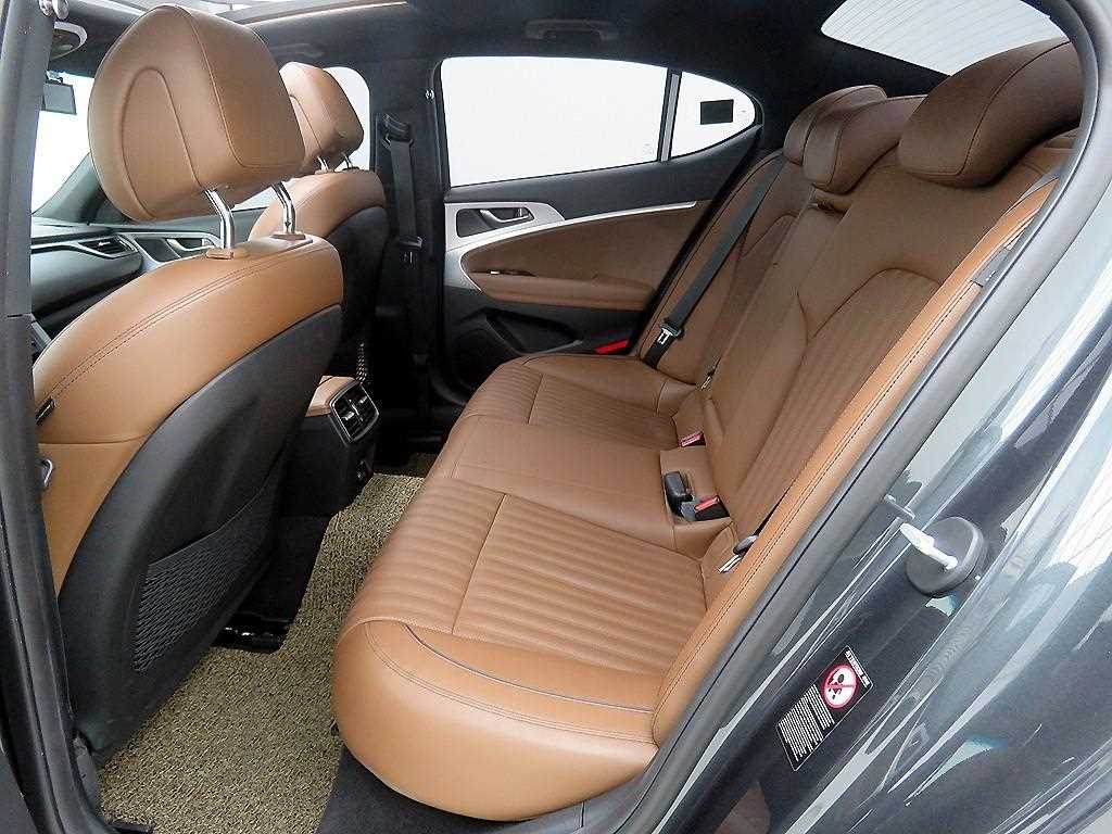 Genesis G70 - Vista 7