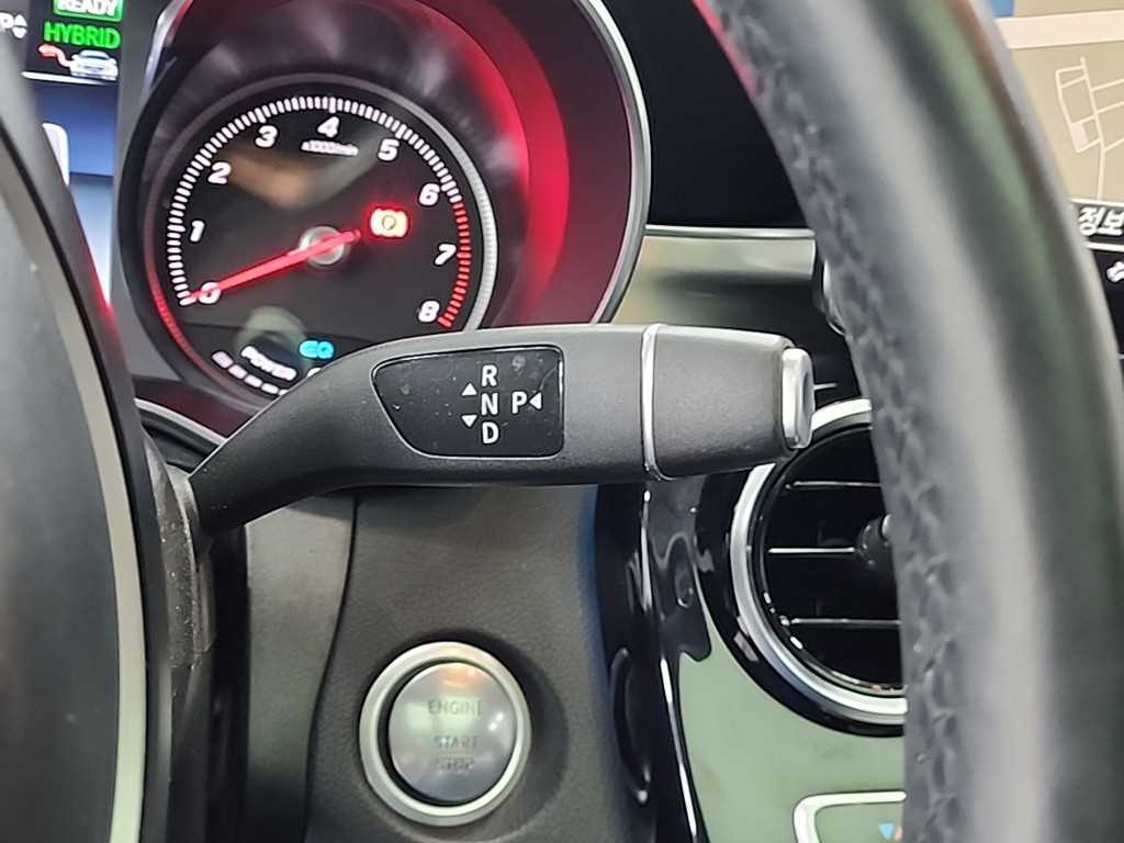 Mercedes Benz GLC Class - Vista 8