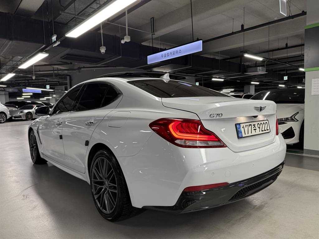 Genesis G70 - Vista 3