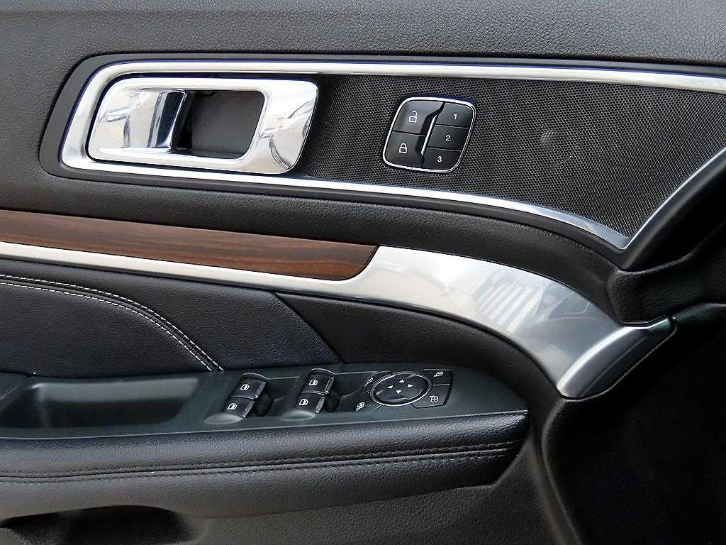 Ford Explorer - Vista 11