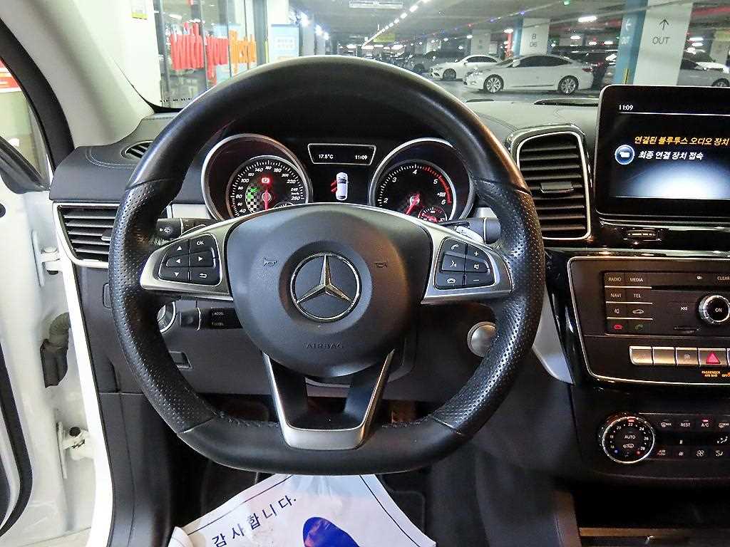 Mercedes Benz GLE Class - Vista 8