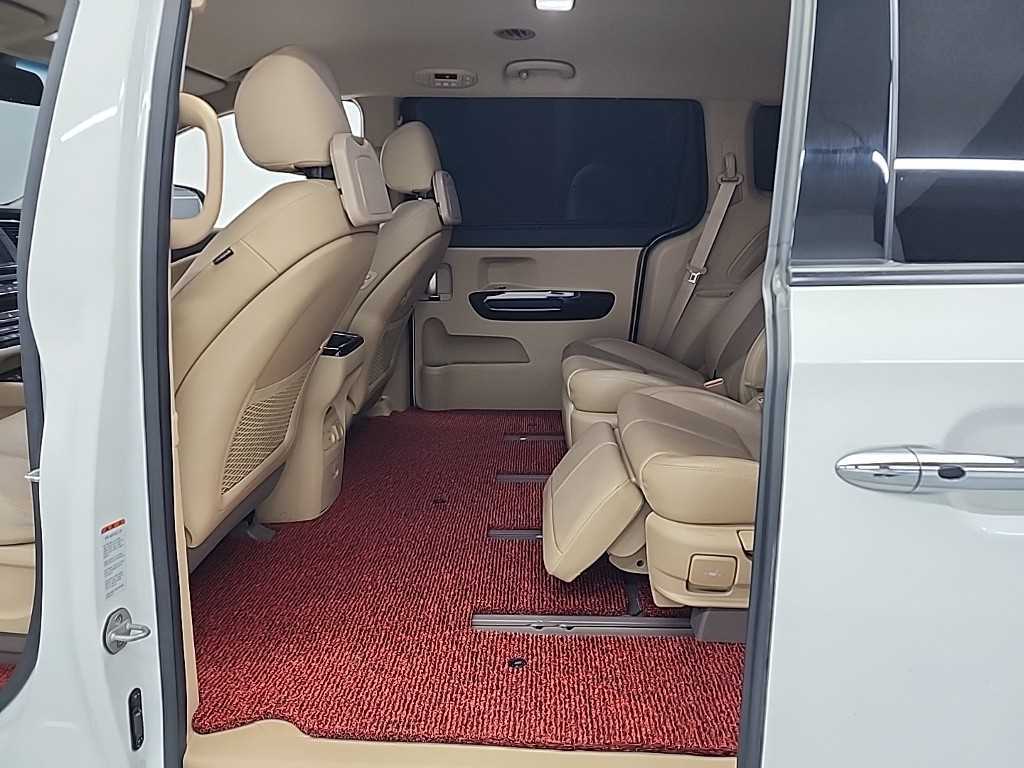 KIA Carnival - Vista 12