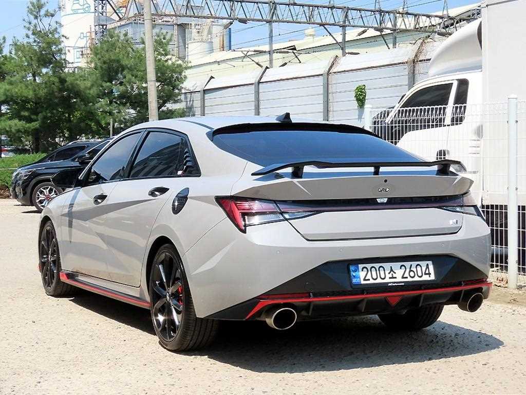 HYUNDAI Avante - Vista 3