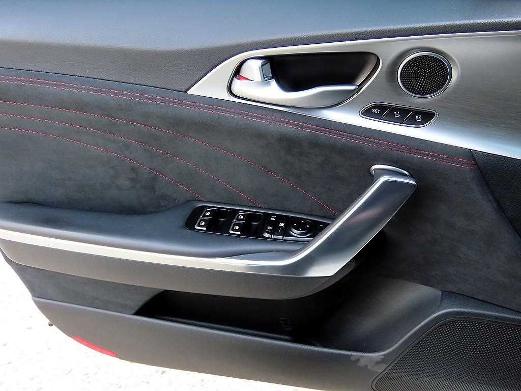 KIA Stinger - Vista 11