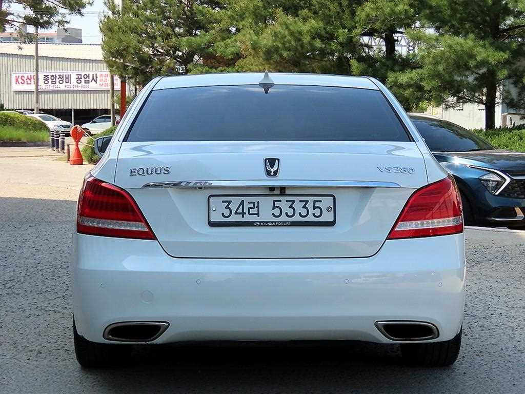 HYUNDAI Equus - Vista 4