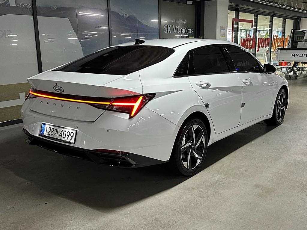HYUNDAI Avante - Vista 5