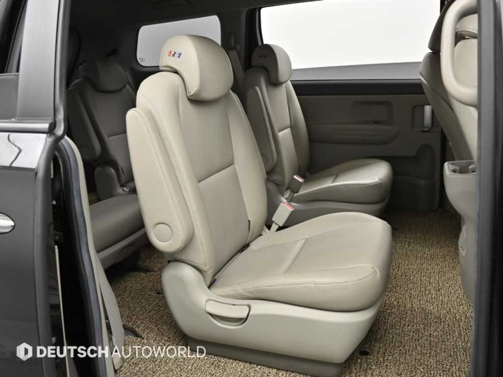 KIA Carnival - Vista 12