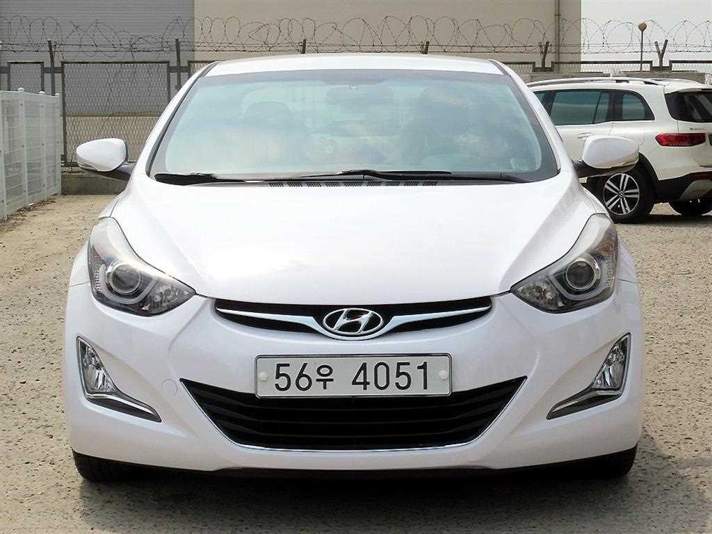 HYUNDAI Avante - Vista 3