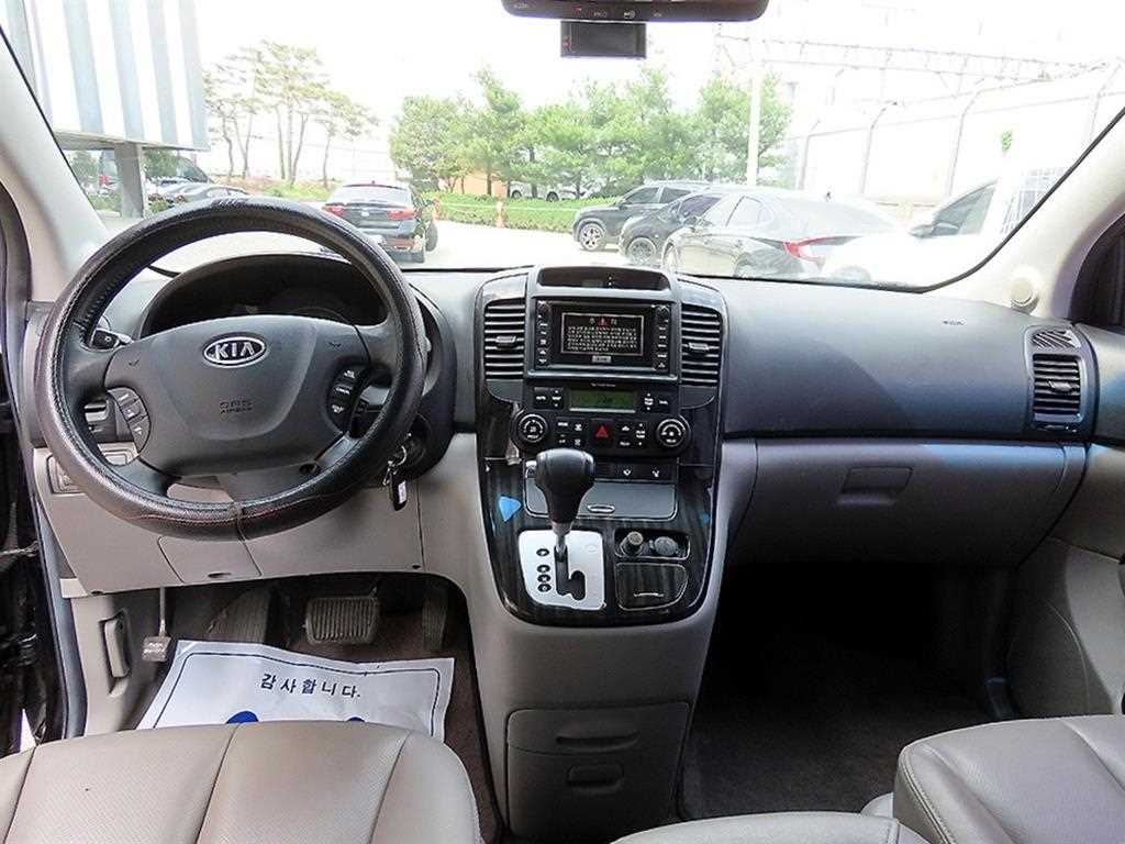 KIA Carnival - Vista 7