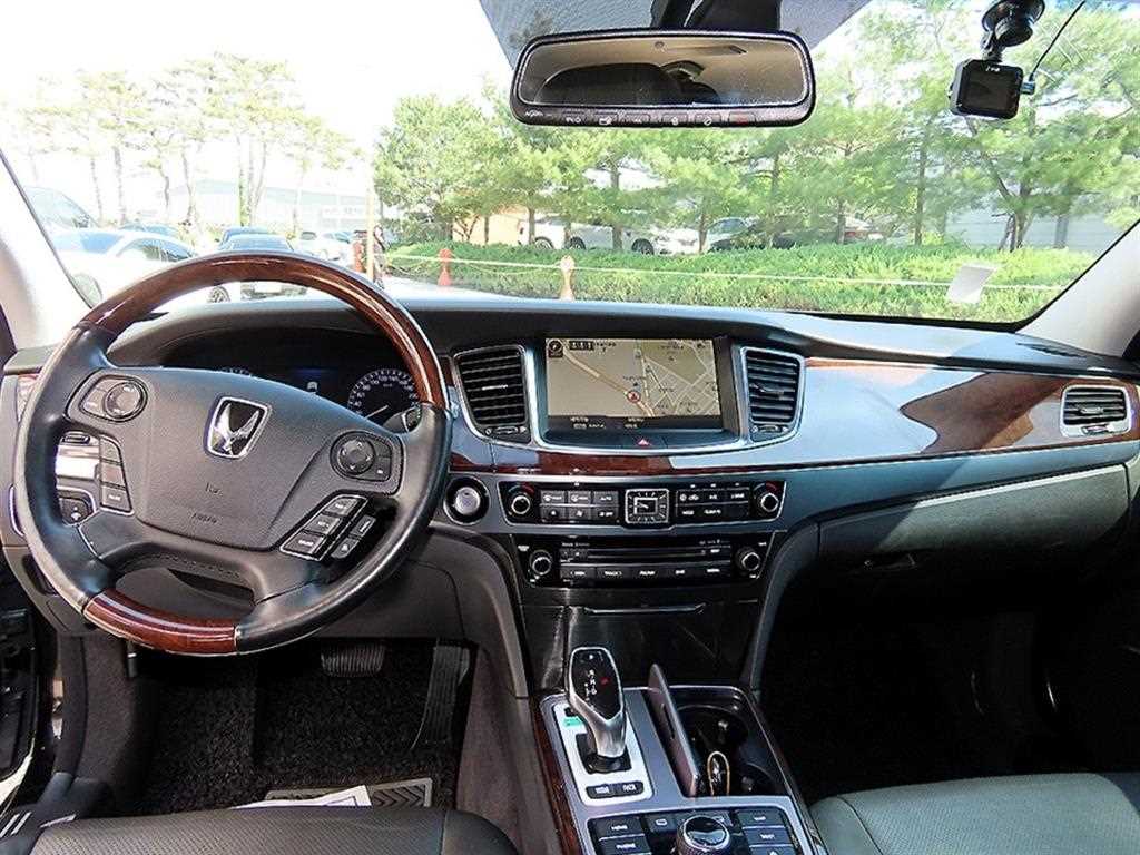 HYUNDAI Equus - Vista 7