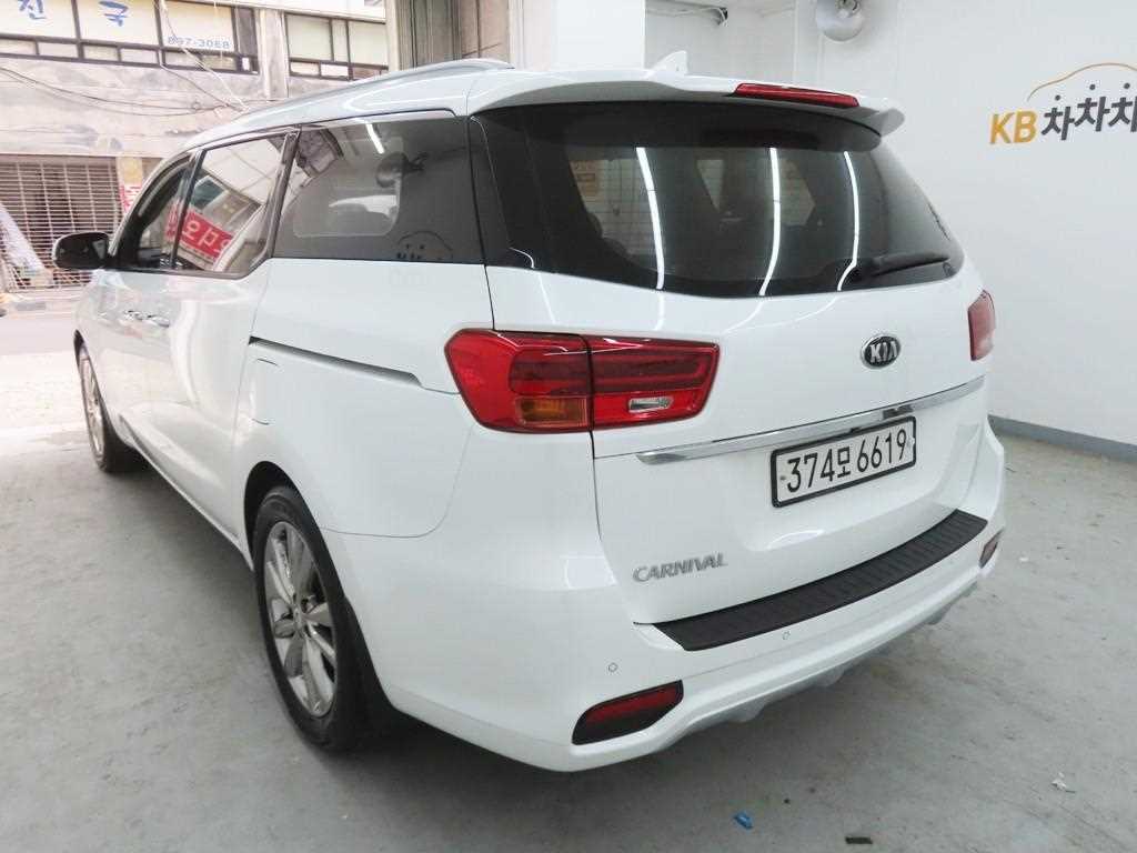 KIA Carnival - Vista 4