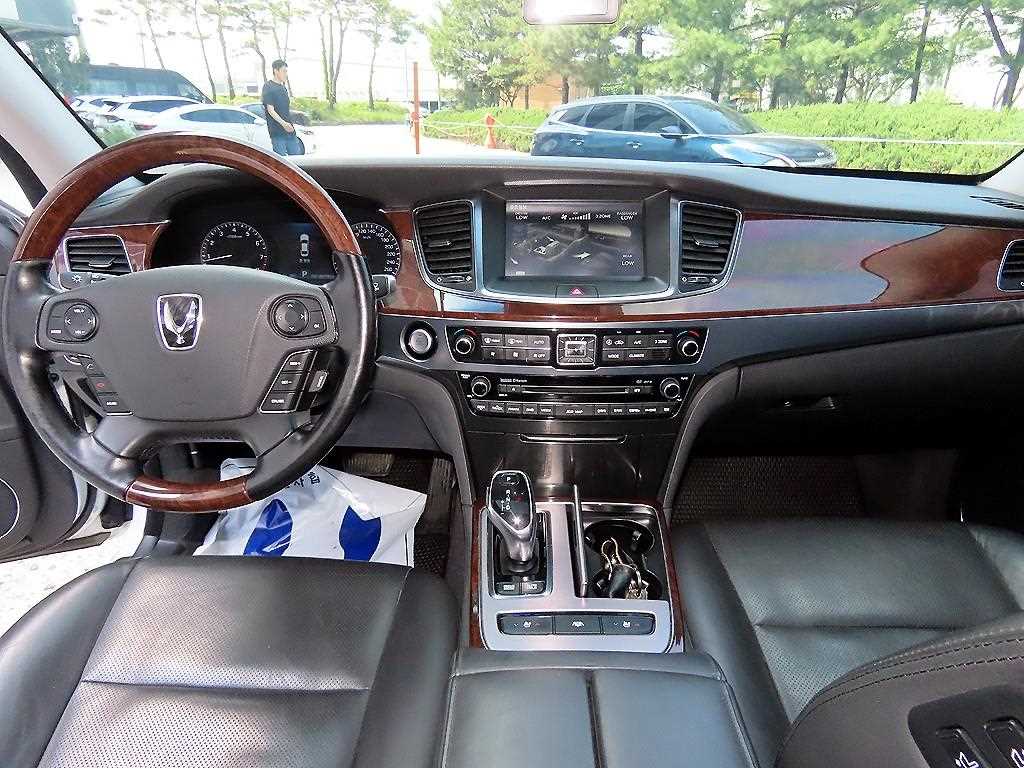 HYUNDAI Equus - Vista 7