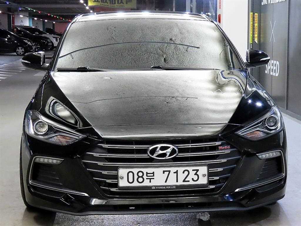 HYUNDAI Avante - Vista 2