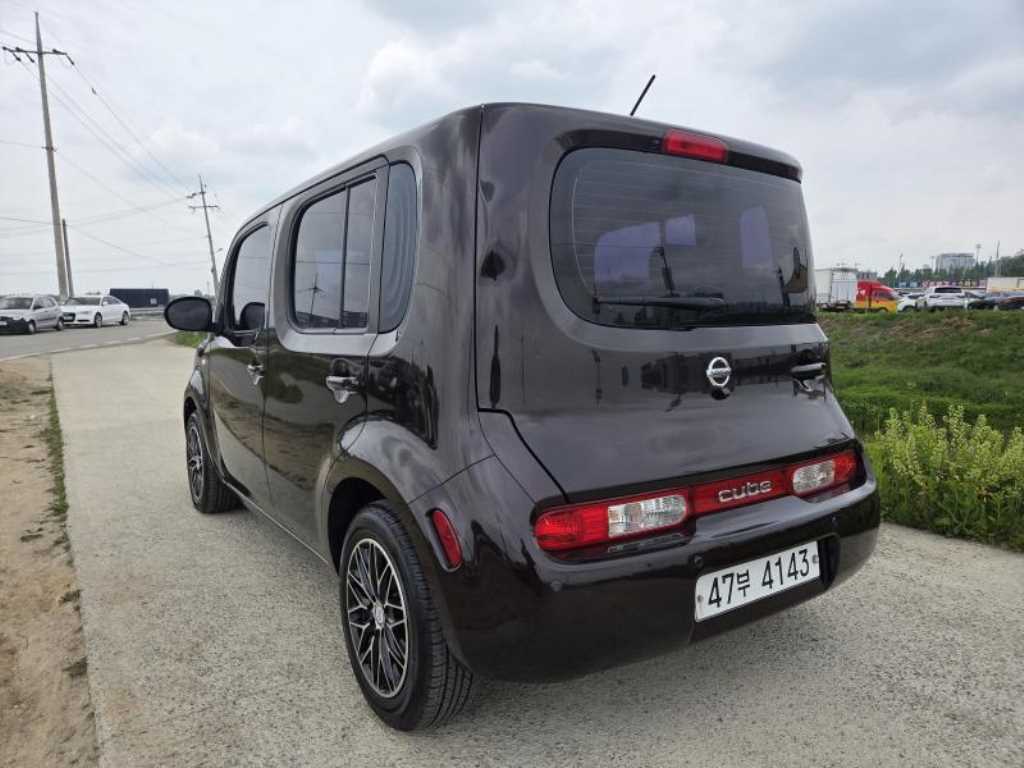 Nissan Cube - Vista 4