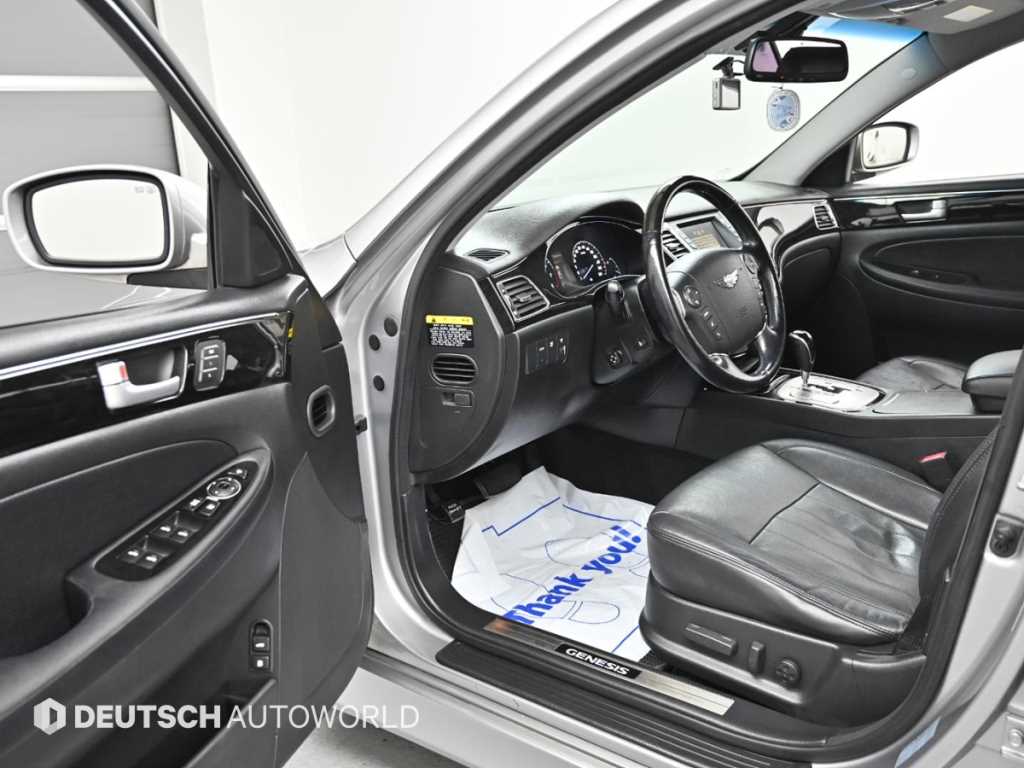 HYUNDAI Genesis - Vista 11