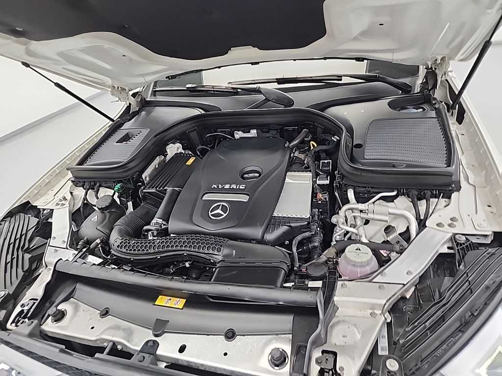 Mercedes Benz GLC Class - Vista 5