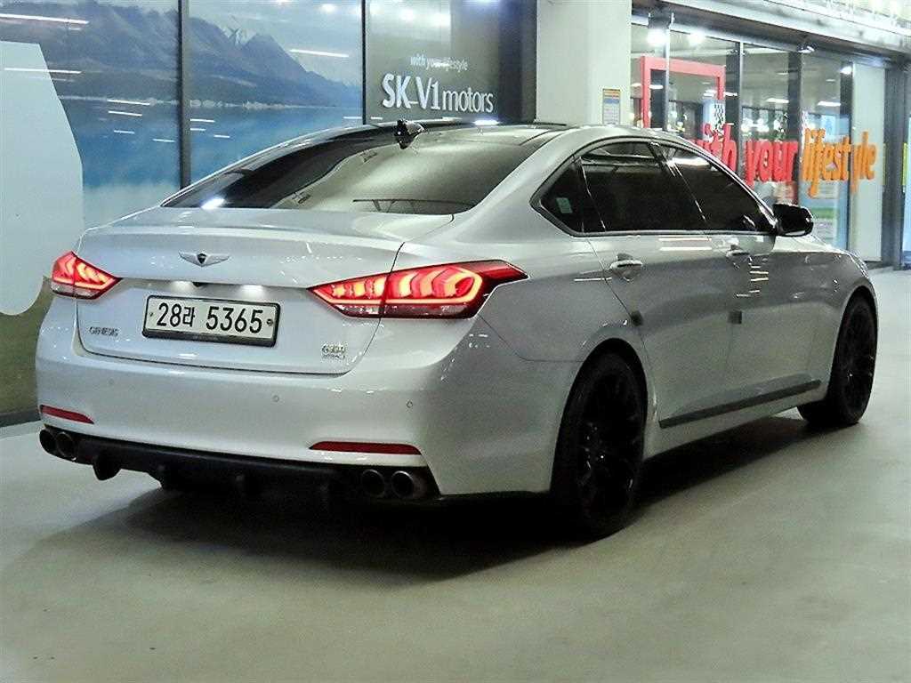 HYUNDAI Genesis - Vista 4