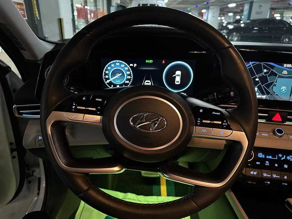 HYUNDAI Avante - Vista 9
