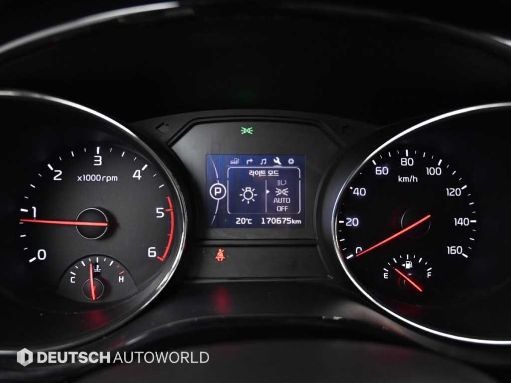 KIA Carnival - Vista 5
