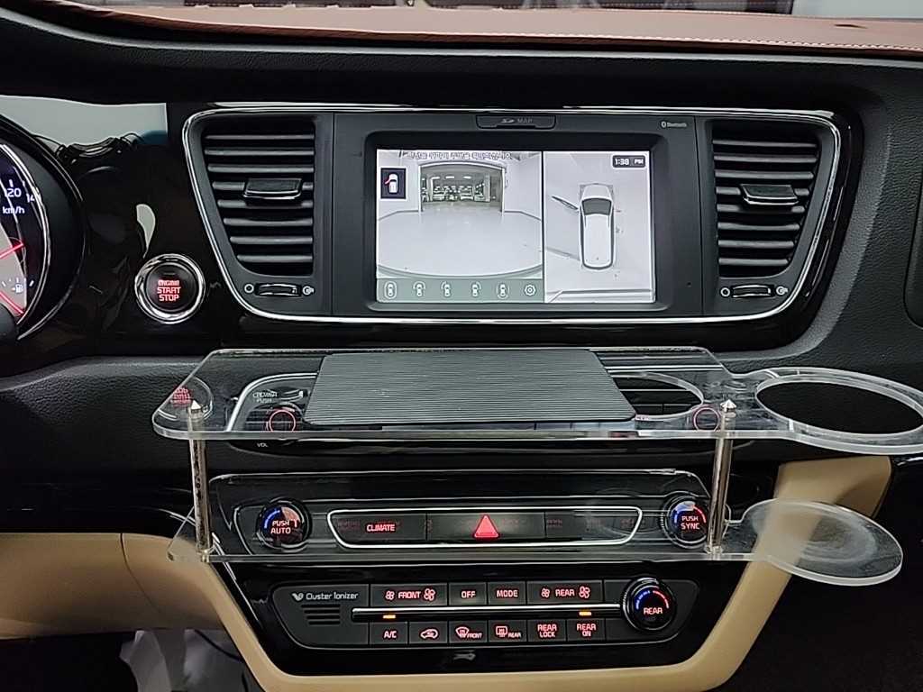 KIA Carnival - Vista 10