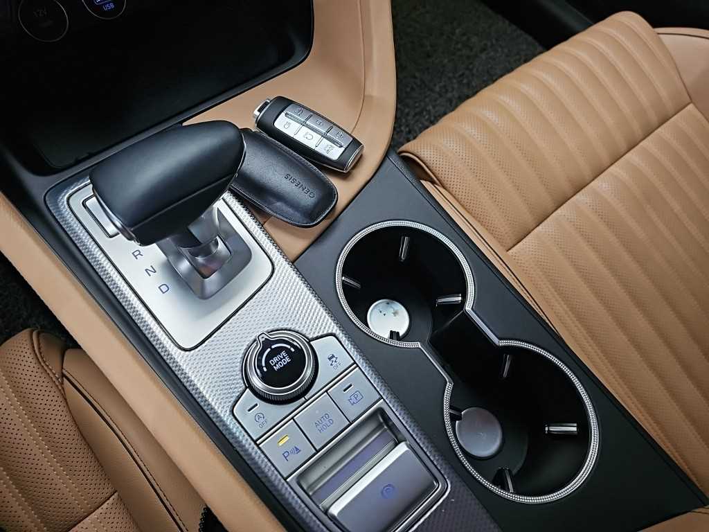 Genesis G70 - Vista 8