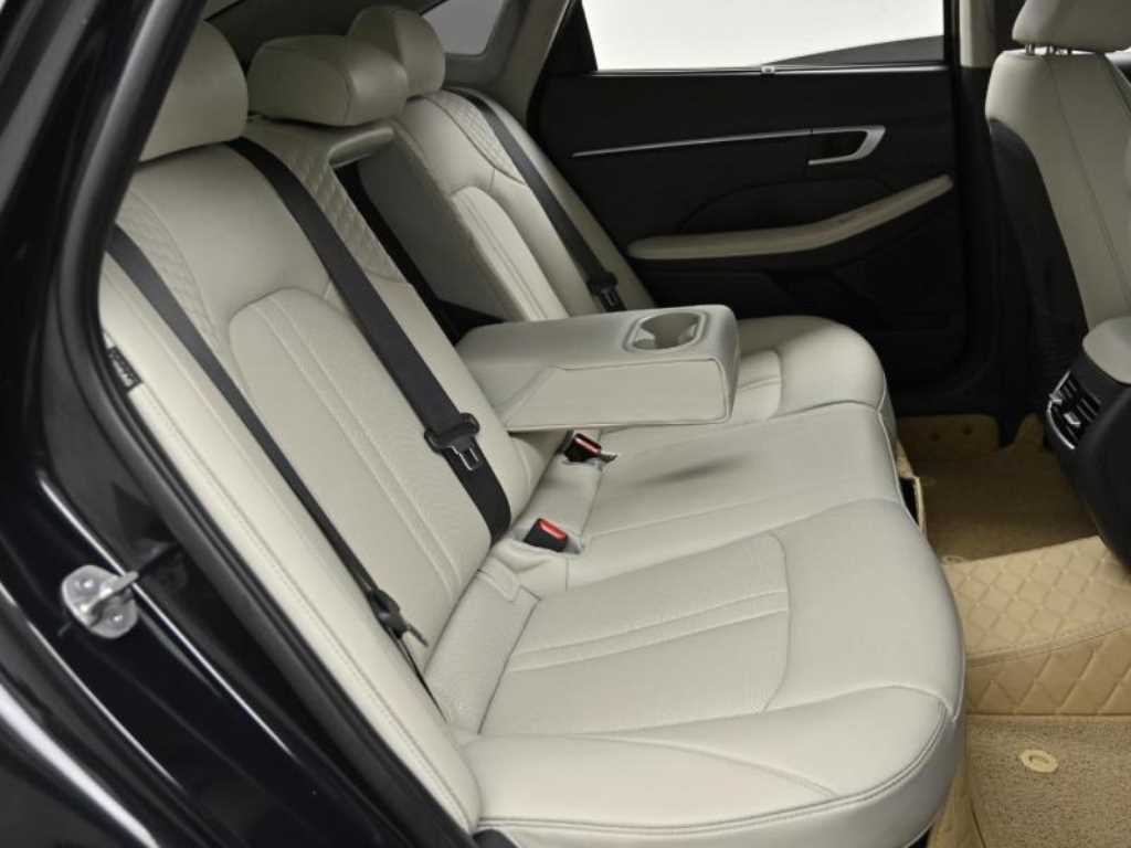 HYUNDAI Sonata - Vista 12