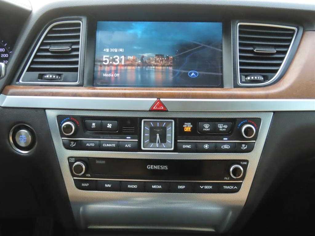 Genesis G80 - Vista 10
