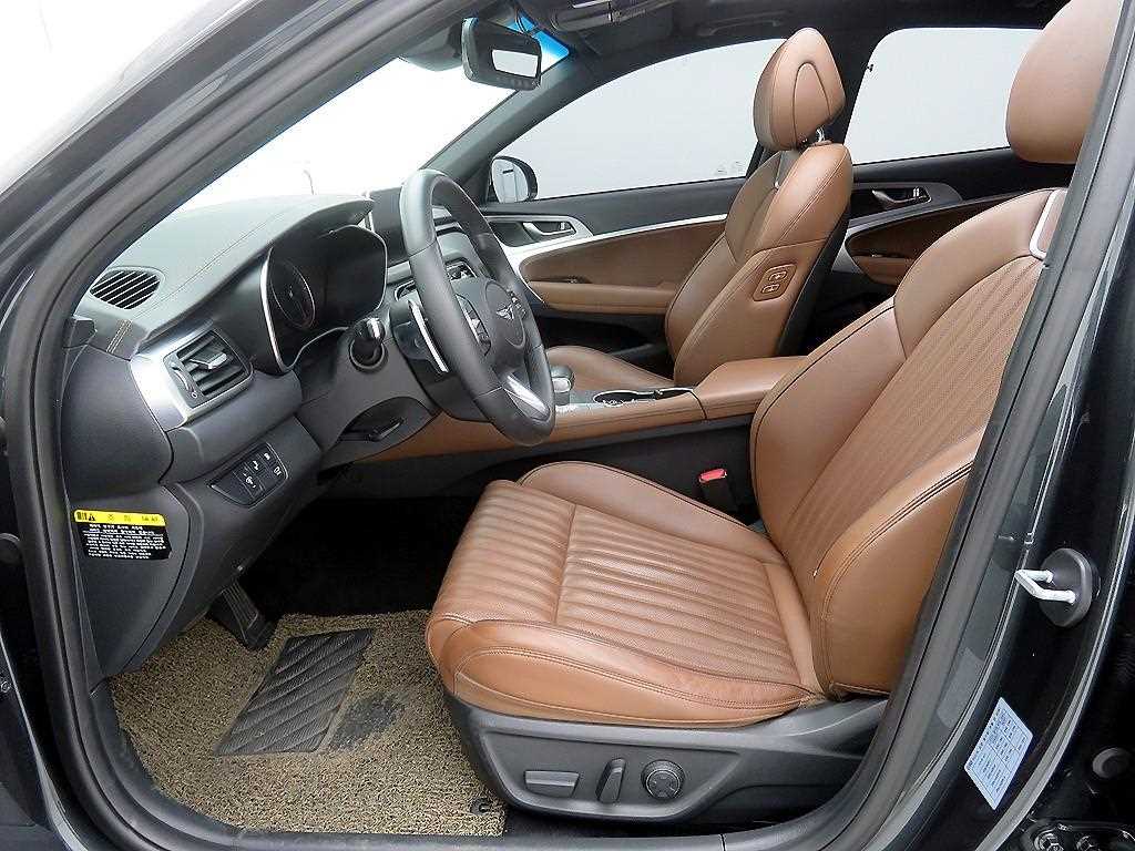 Genesis G70 - Vista 6