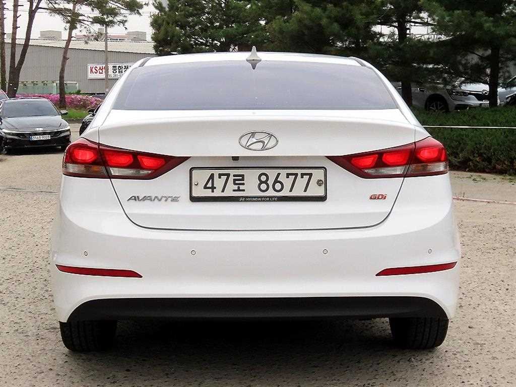 HYUNDAI Avante - Vista 4