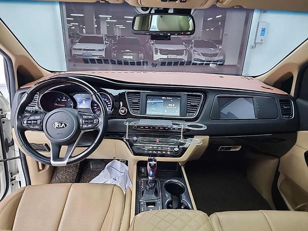 KIA Carnival - Vista 7