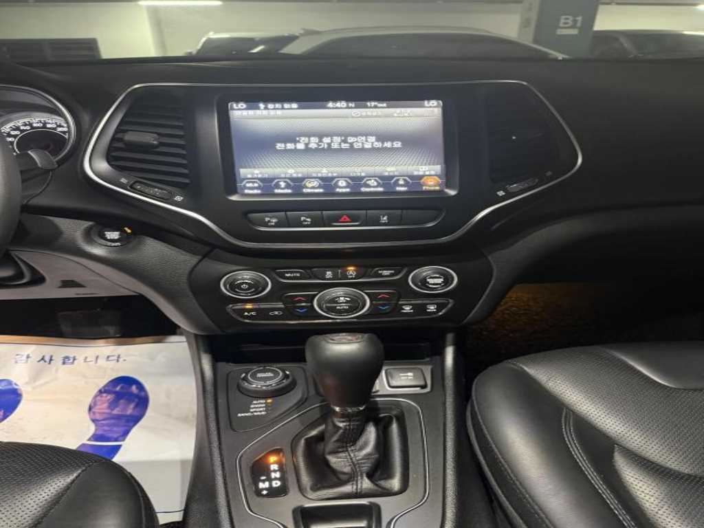Jeep Cherokee - Vista 11
