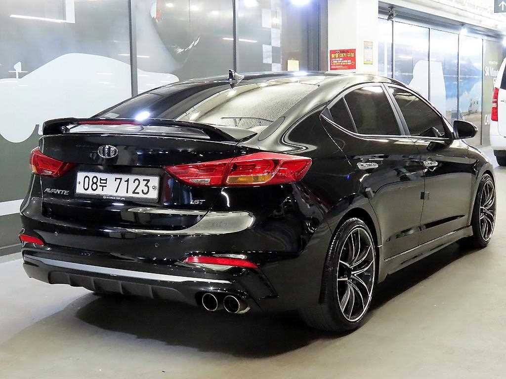 HYUNDAI Avante - Vista 4