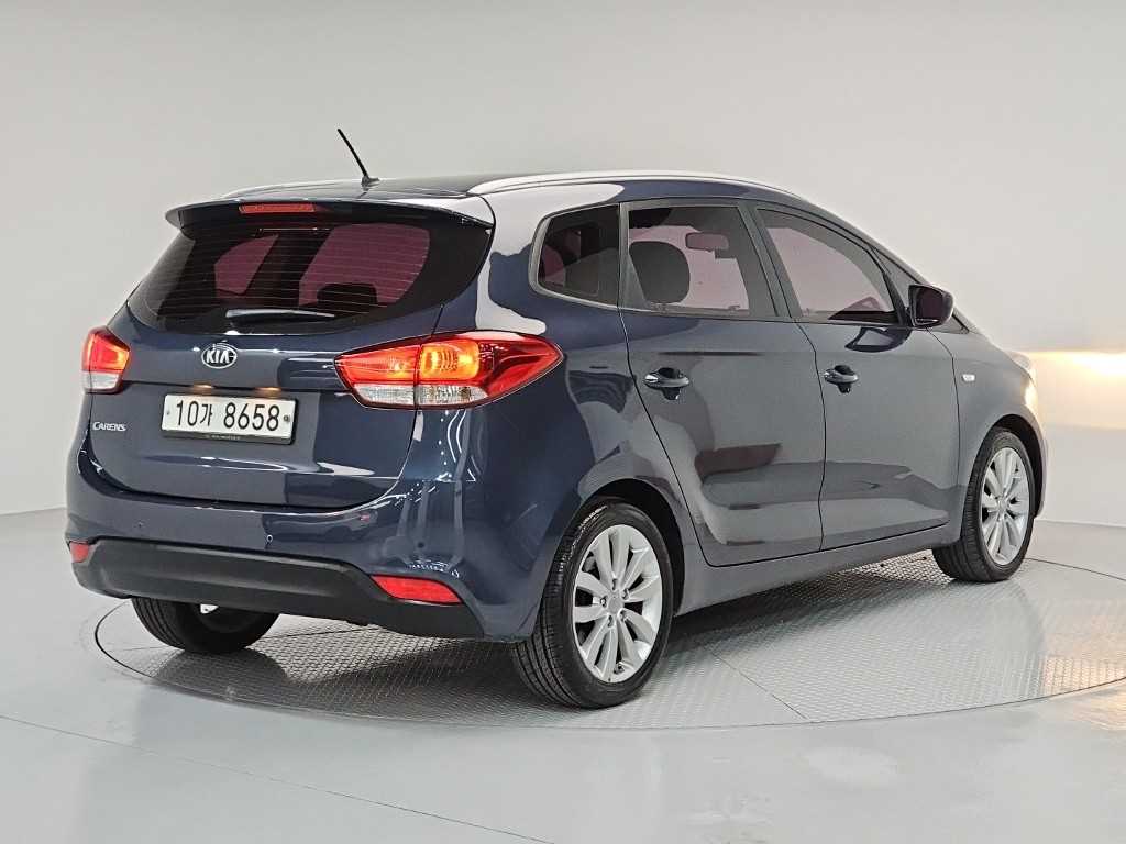 KIA Carens - Vista 4