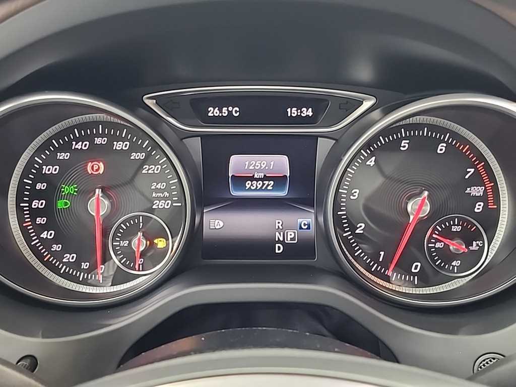 Mercedes Benz GLA Class - Vista 6