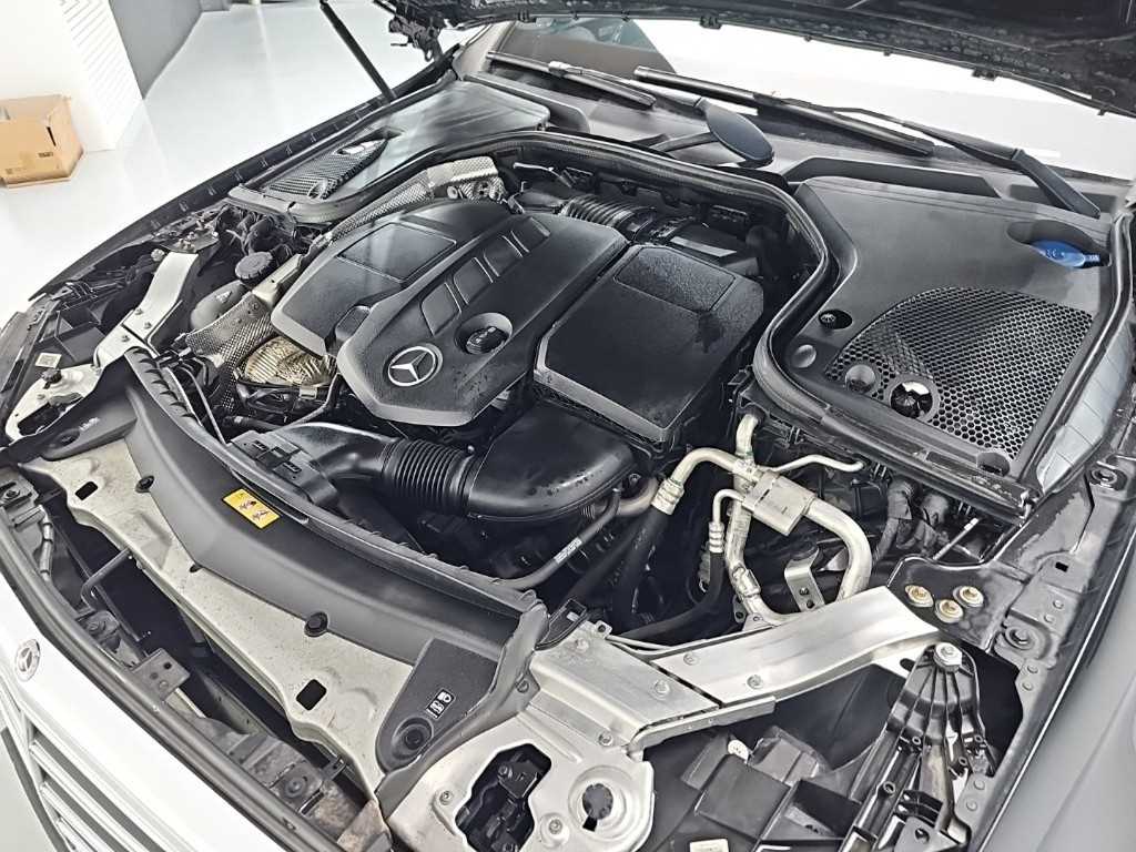 Mercedes Benz E class - Vista 5