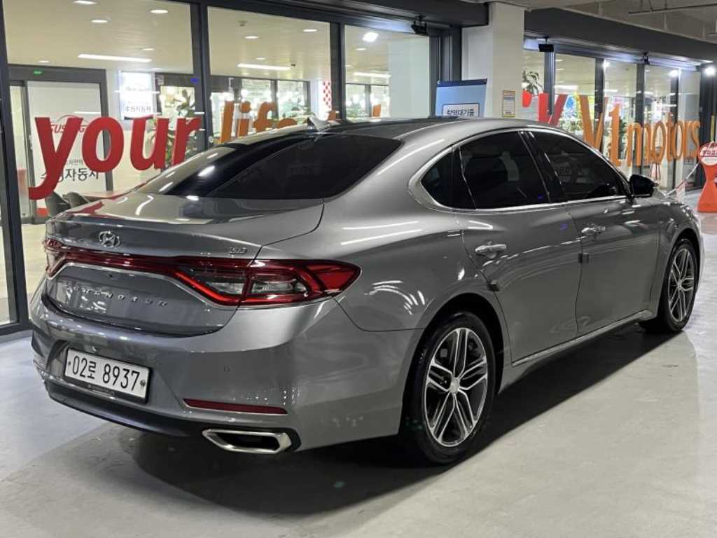 HYUNDAI Grandeur - Vista 5