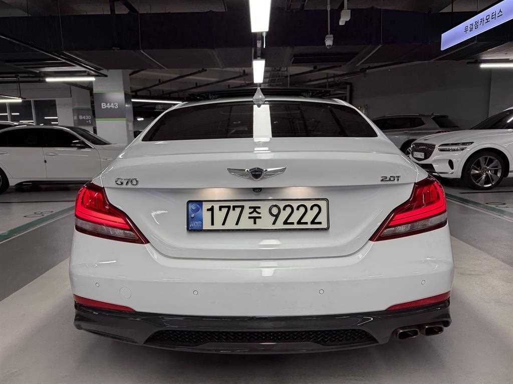 Genesis G70 - Vista 6