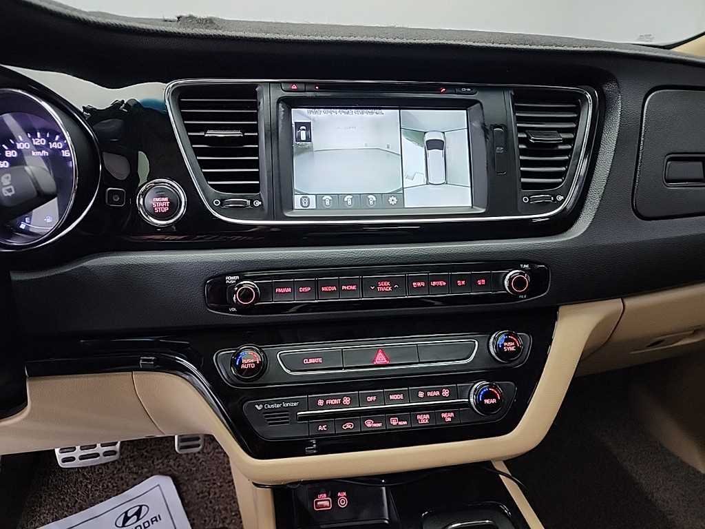 KIA Carnival - Vista 10