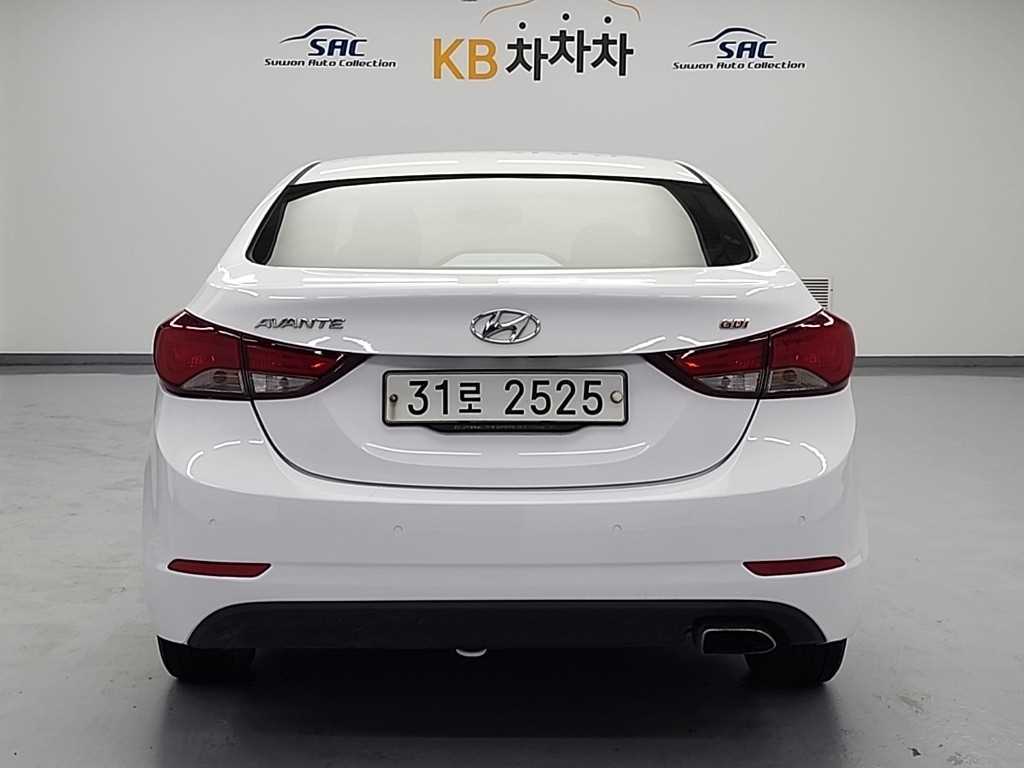HYUNDAI Avante - Vista 3