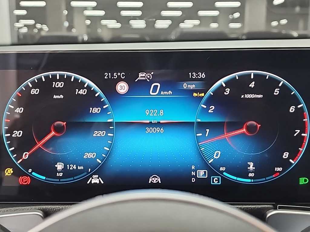 Mercedes Benz GLB Class - Vista 6