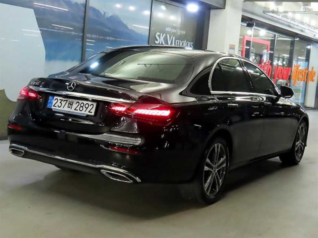 Mercedes Benz E class - Vista 4