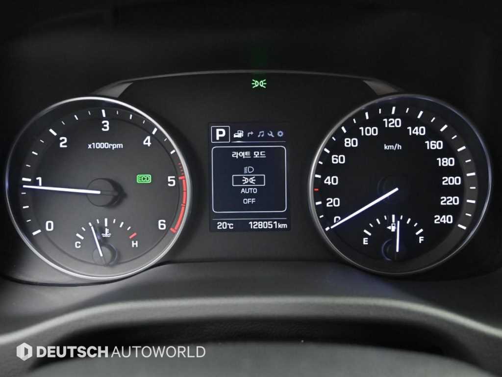 HYUNDAI Avante - Vista 8