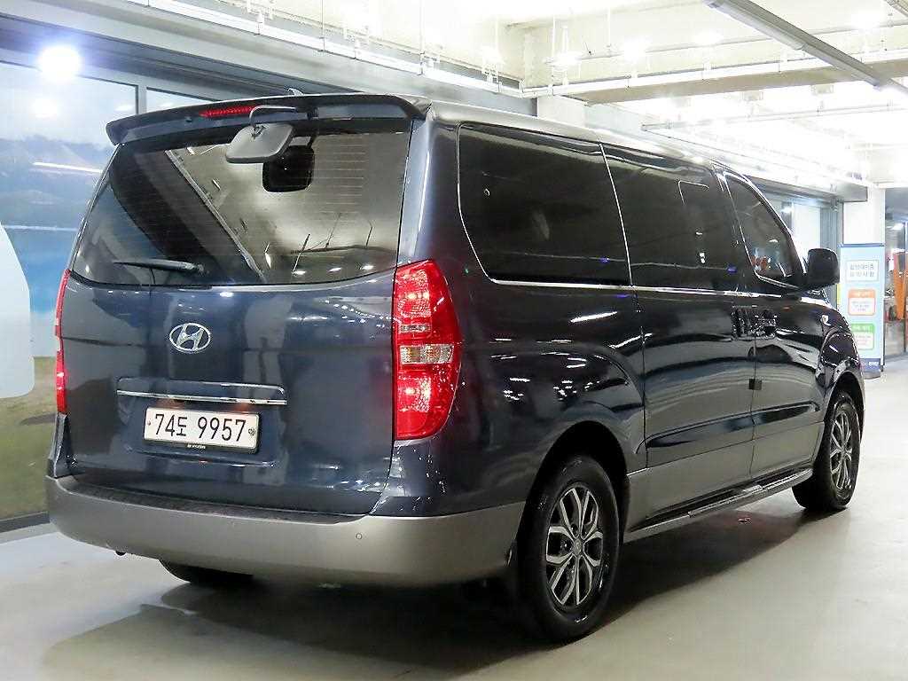 HYUNDAI Starex - Vista 4