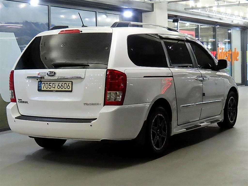 KIA Carnival - Vista 4