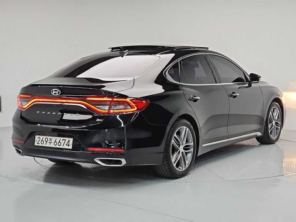 HYUNDAI Grandeur - Vista 4