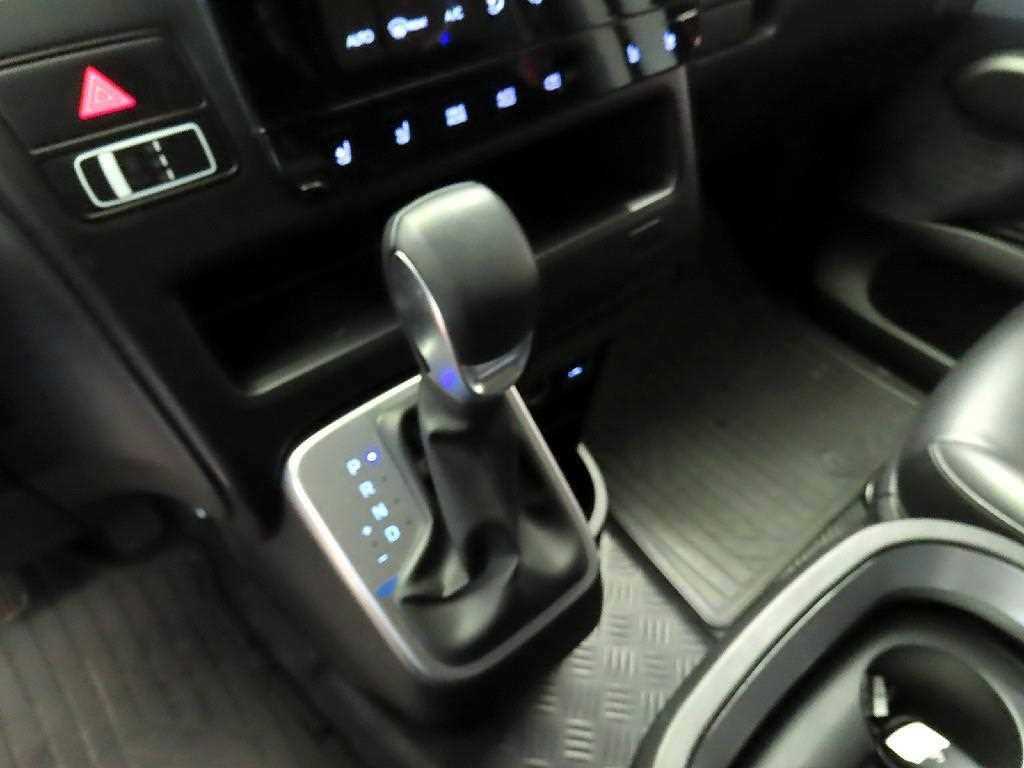 HYUNDAI Staria - Vista 12
