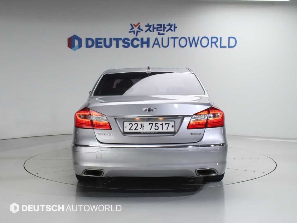 HYUNDAI Genesis - Vista 4